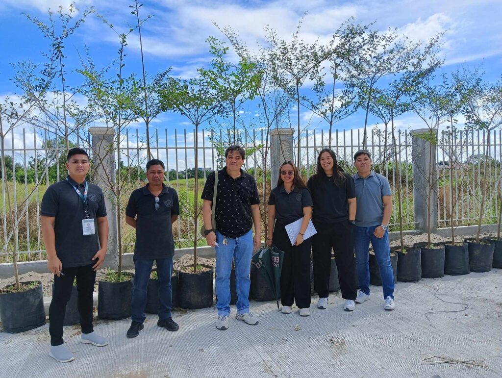 PAGTATANIM NG MGA HALAMAN SA BAGONG TAYONG CONCEPCION MUNICIPAL GOVERNMENT CENTER