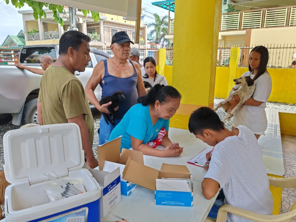 LIBRENG RABIES VACCINATION AT DEWORMING PARA SA MGA ALAGANG HAYOP, ISINAGAWA SA BARANGAY MABILOG
