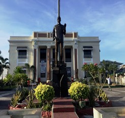 STATUE OF NINOY AQUINO
